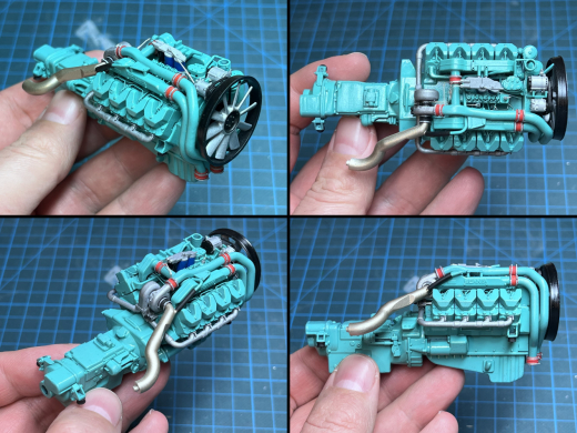 Bilder zeigen eine Möglichkeit, wie der Motor aussehen kann. Nicht alle Teile, welche auf diesem Bild zu sehen sind, sind im Bausatz enthalten! Anleitung beachten!